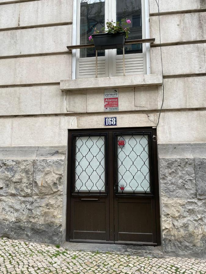 Retro M2 R4 - Lovely Double Room With Shared Bathroom Lisboa Екстериор снимка
